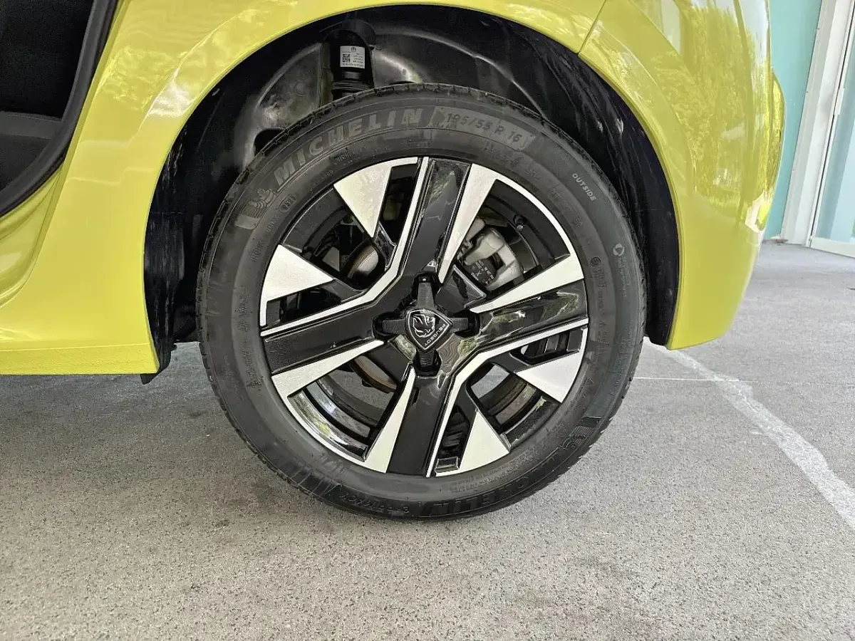 Usata Peugeot 208 Allure 102 CV (75 kW) 2025 Giallo Utilitaria