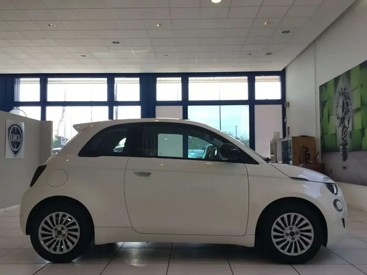 Nuova Fiat 500 Pop 70 CV (51 kW) 2026 Bianco Berlina