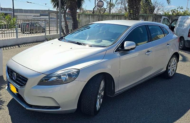 Usata Volvo V40 R-Design Kinetic 114 CV (83 kW) 2013 Argento Berlina