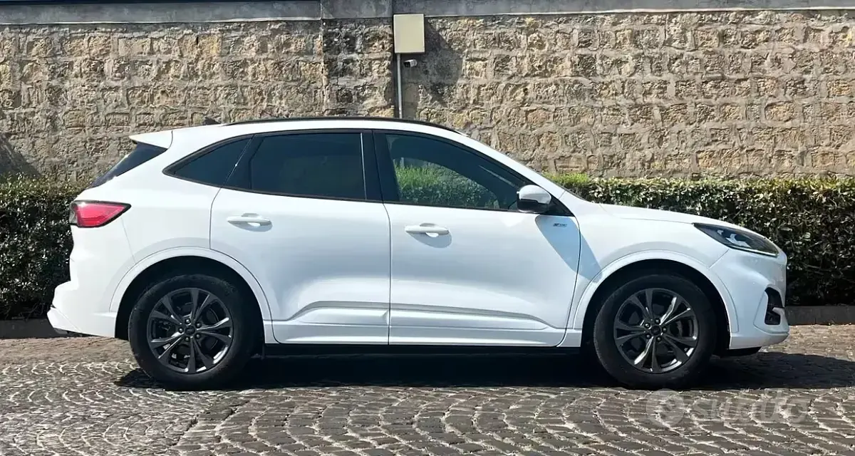 Usata Ford Kuga ST 120 CV (88 kW) 2023 Bianco SUV
