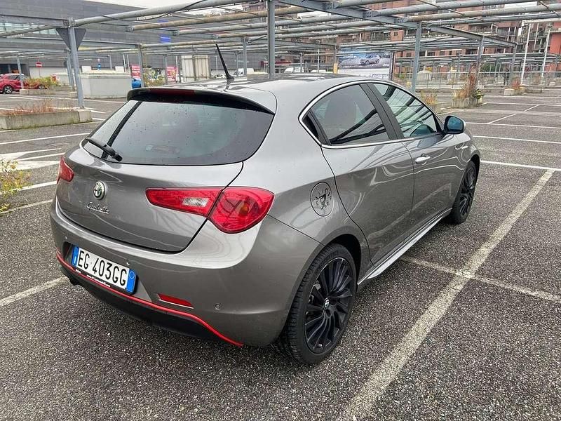 Usata Alfa Romeo Giulietta Distinctive 120 CV (88 kW) 2011 Grigio Berlina