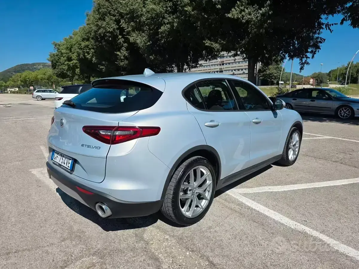 Usata Alfa Romeo Stelvio 190 CV (139 kW) 2021 Grigio SUV