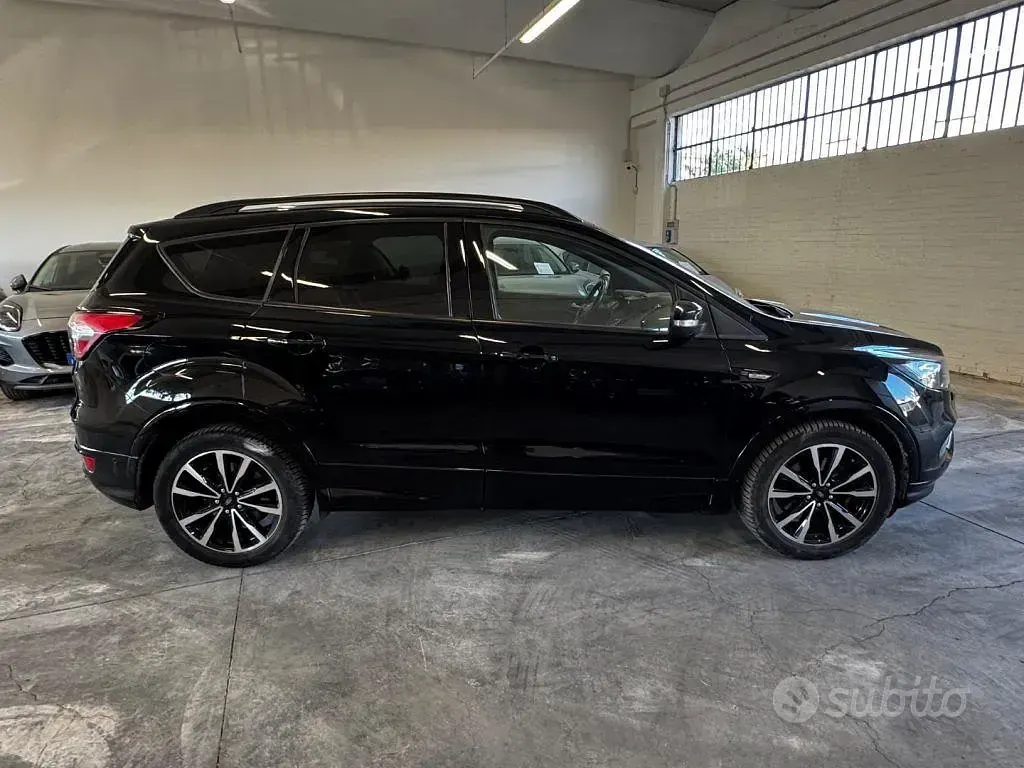 Usata Ford Kuga ST-Line 120 CV (88 kW) 2019 Nero SUV
