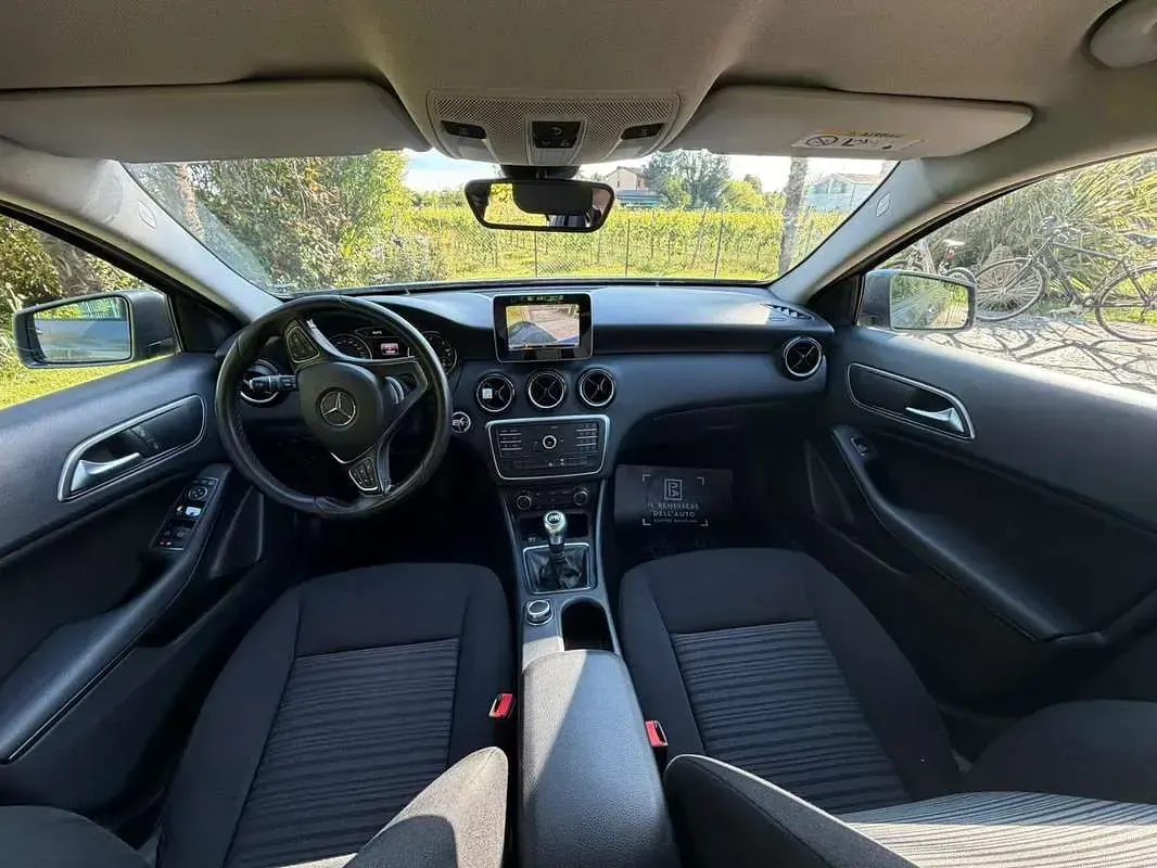Usata Mercedes A160 Executive 90 CV (66 kW) 2016 Grigio Utilitaria