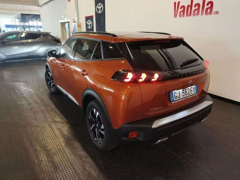Usata Peugeot 2008 Allure 131 CV (96 kW) 2021 Arancione metallizzato SUV