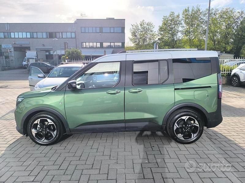 Usata Ford Tourneo Courier Active 125 CV (91 kW) 2024 Verde Monovolume