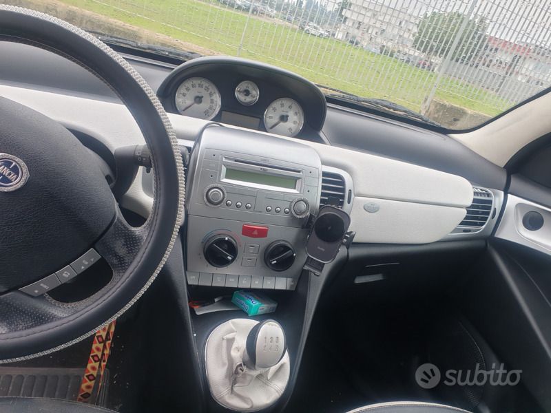 Nero Usata 2010 Lancia Ypsilon Due volumi | 3500 € - Immagine 1/4