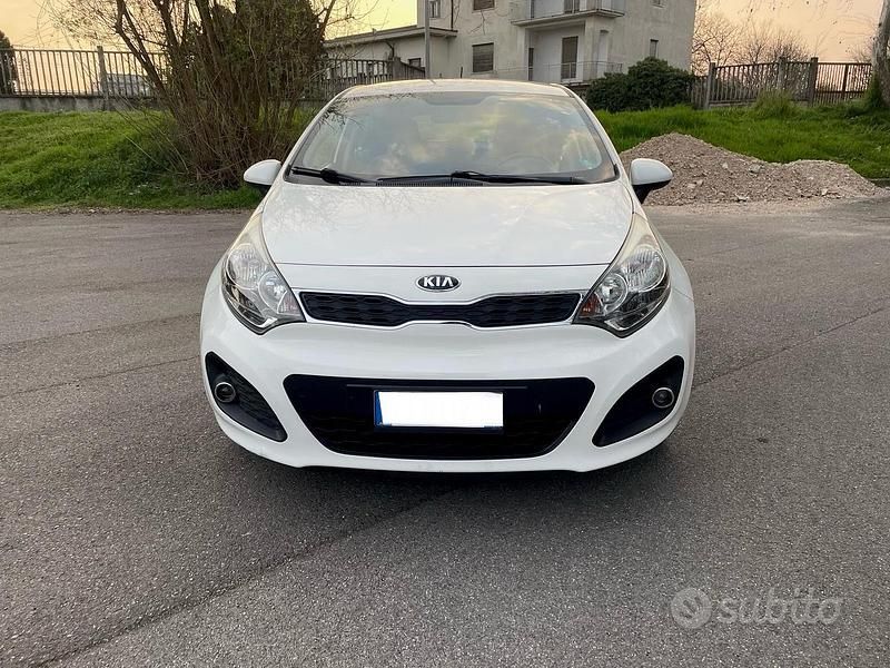 Usata Kia Rio EX 85 CV (62 kW) 2014 Bianco Berlina