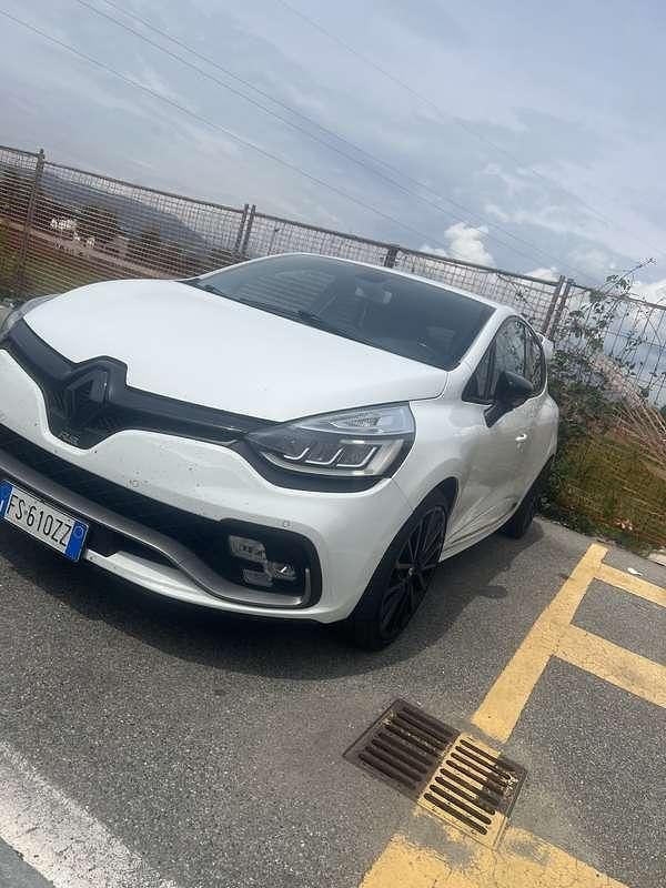 Usado Renault Clio IV R.S. 200 CV (147 kW) 2018 Berlina