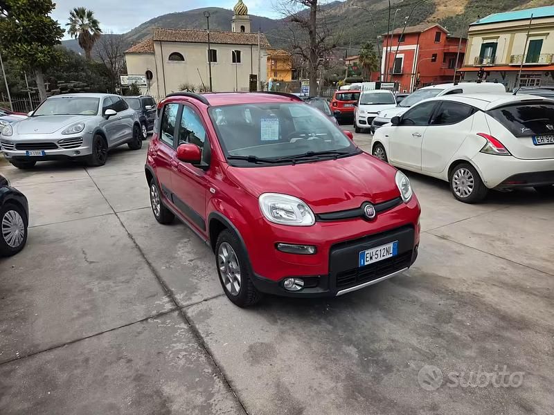 Usata Fiat Panda 4x4 S 75 CV (55 kW) 2014 Rosso Utilitaria