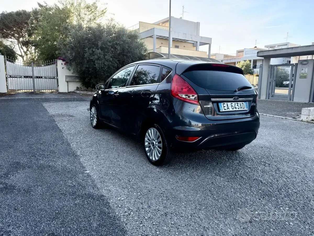 Usata Ford Fiesta Titanium 95 CV (69 kW) 2011 Nero Berlina