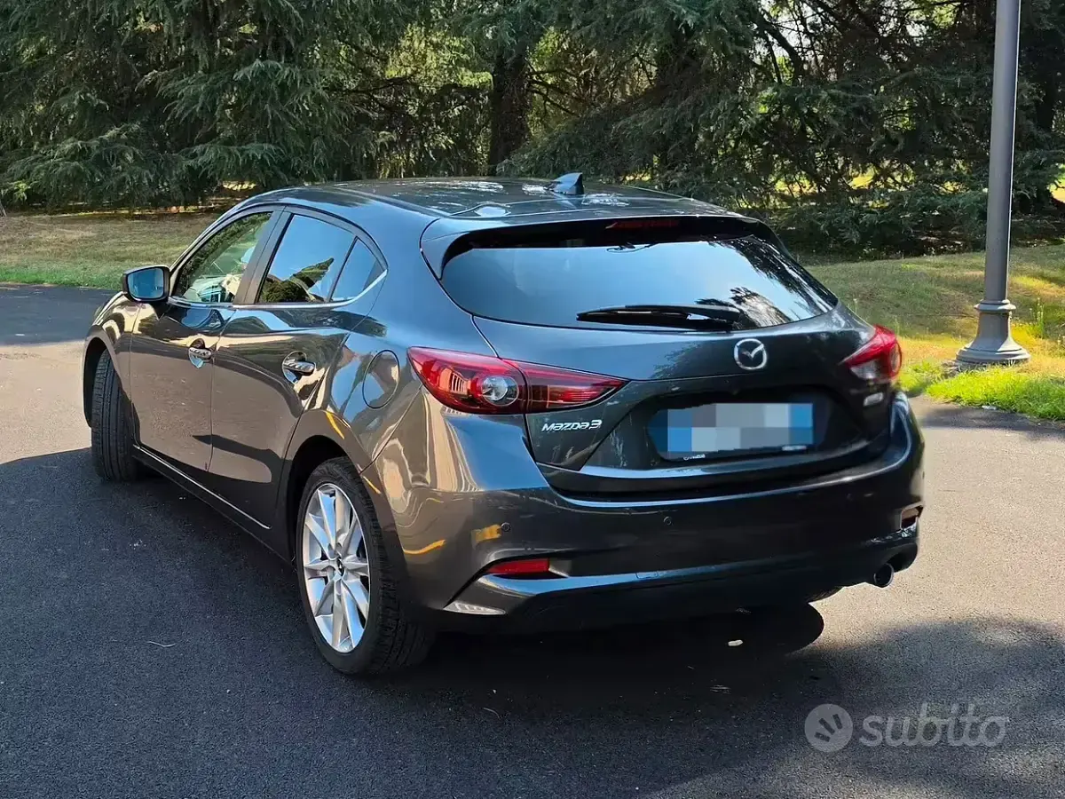 Usata Mazda 3 Exceed 105 CV (77 kW) 2017 Grigio Berlina