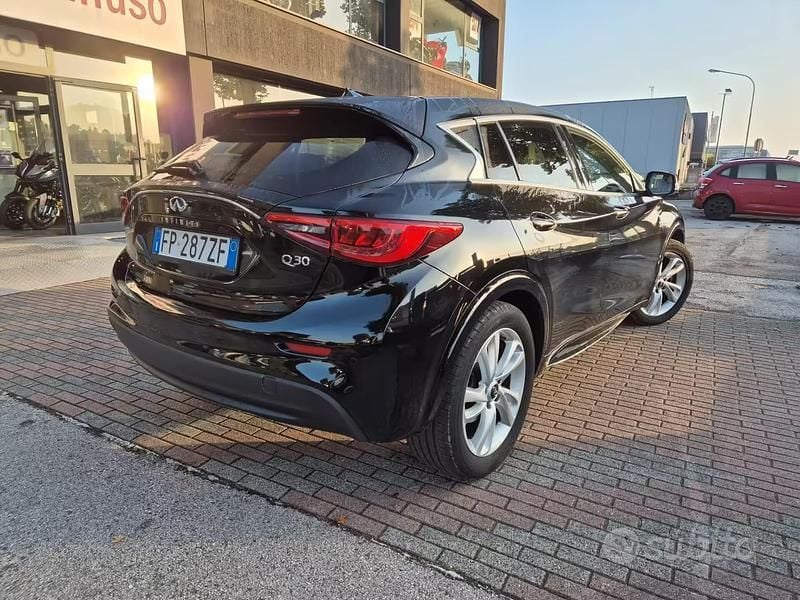 Usata Infiniti Q30 Premium 109 CV (80 kW) 2018 Nero SUV