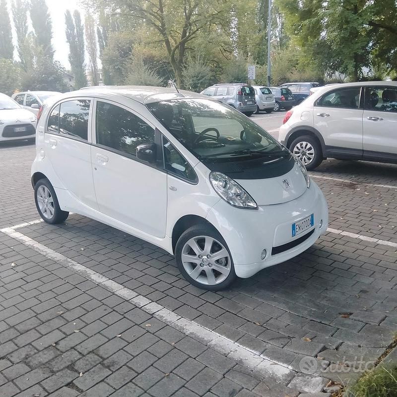 Usata Peugeot iON 49 kW (67 CV) 2012 Bianco Utilitaria