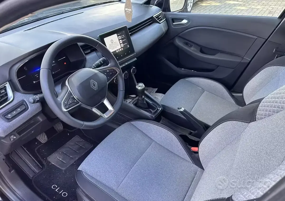 Usata Renault Clio V 101 CV (74 kW) 2024 Nero Berlina