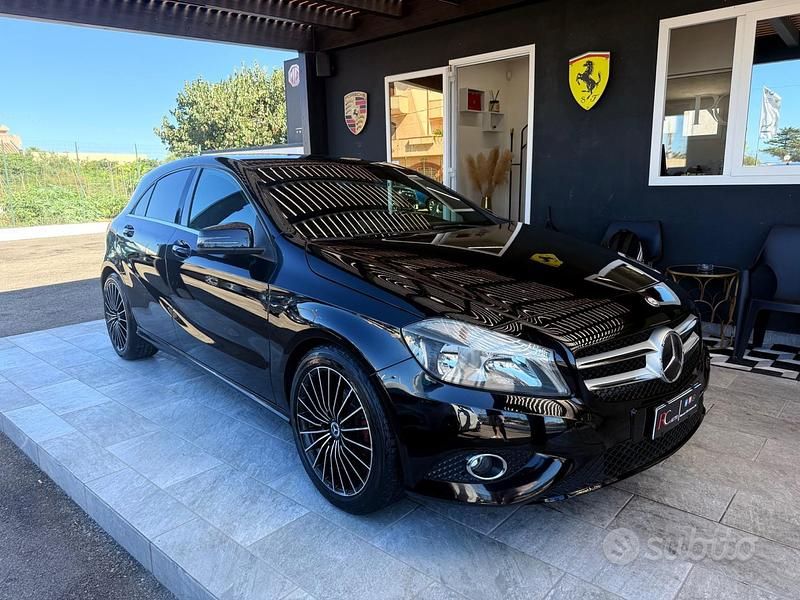 Nero Usata 2014 Mercedes A180 Premium Tre volumi | 13.900 € (Molto cara) - Immagine 1/4