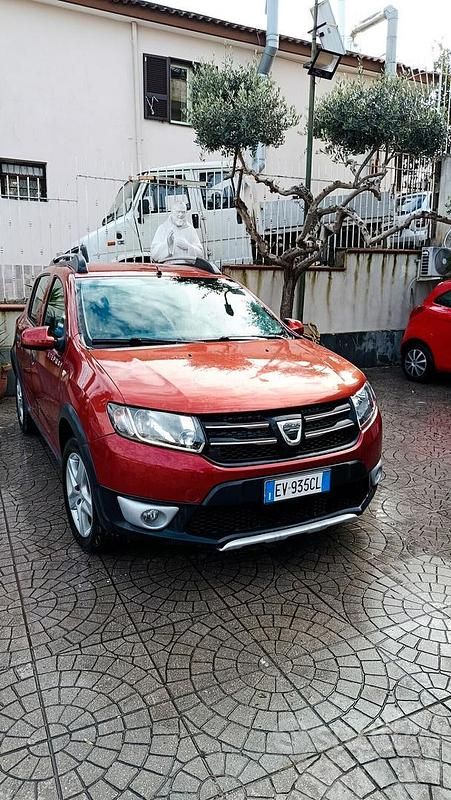 Usata Dacia Sandero Stepway 90 CV (66 kW) 2014 Rosso Berlina