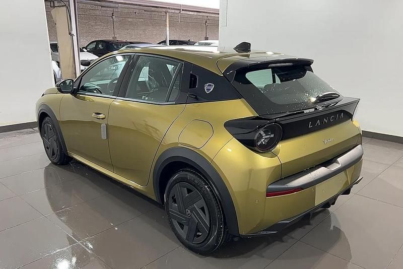 Usata Lancia Ypsilon 100 CV (73 kW) 2024 Oro Utilitaria