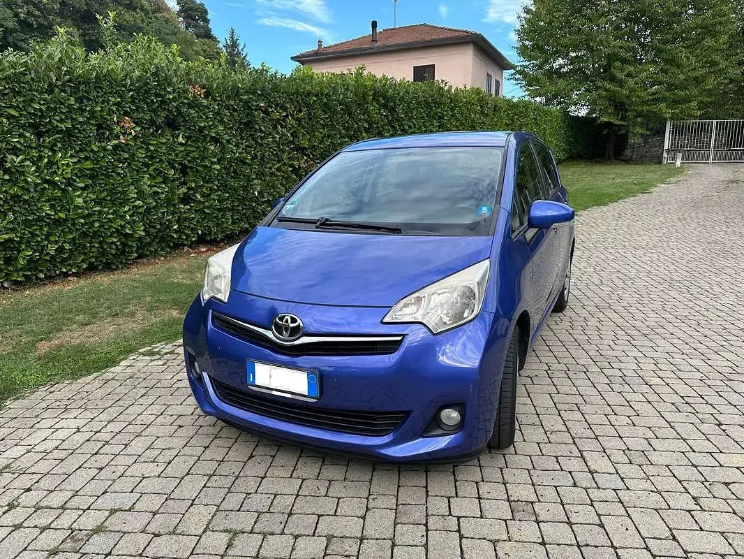 Usata Toyota Verso-S Active 99 CV (72 kW) 2012 Blu/azzurro Monovolume