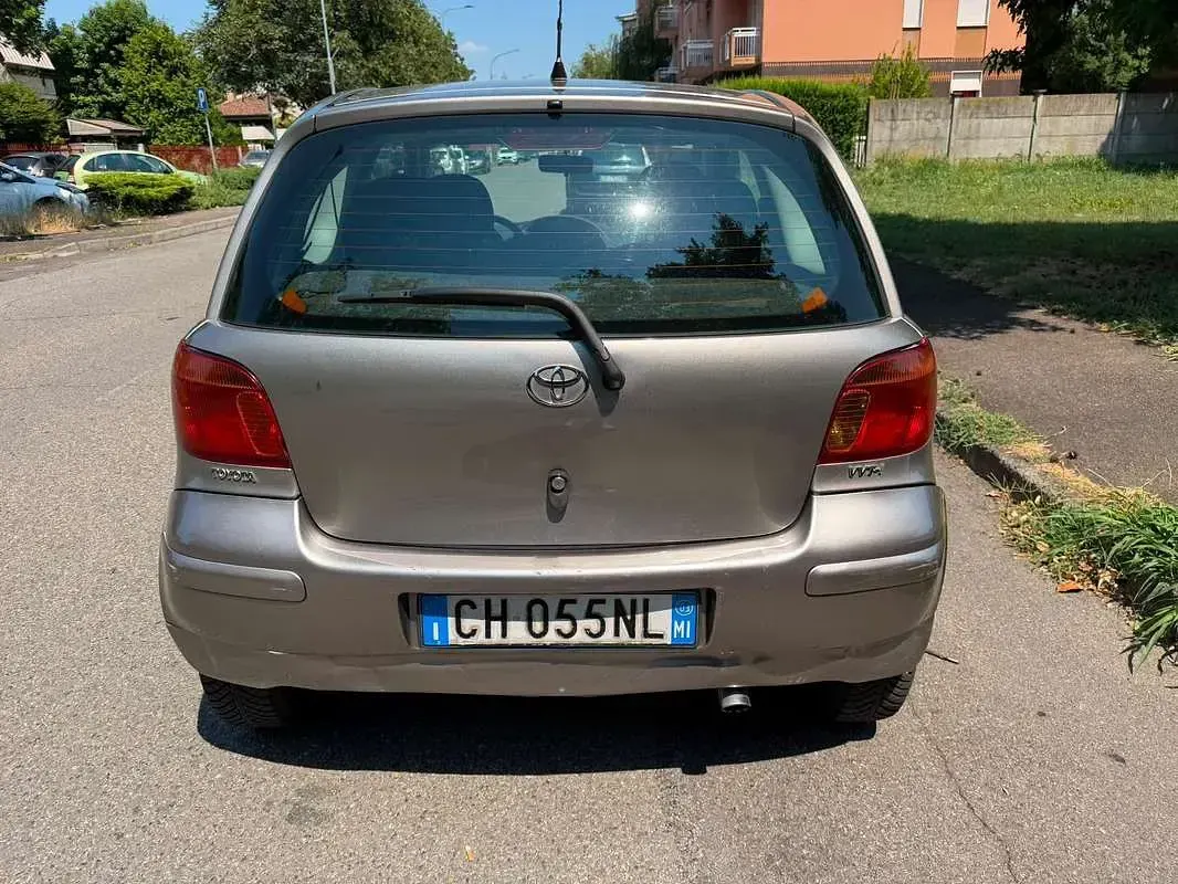 Usata Toyota Yaris Sol 87 CV (63 kW) 2003 Utilitaria