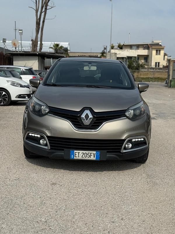 Usata Renault Captur 90 CV (66 kW) 2014 Oro SUV