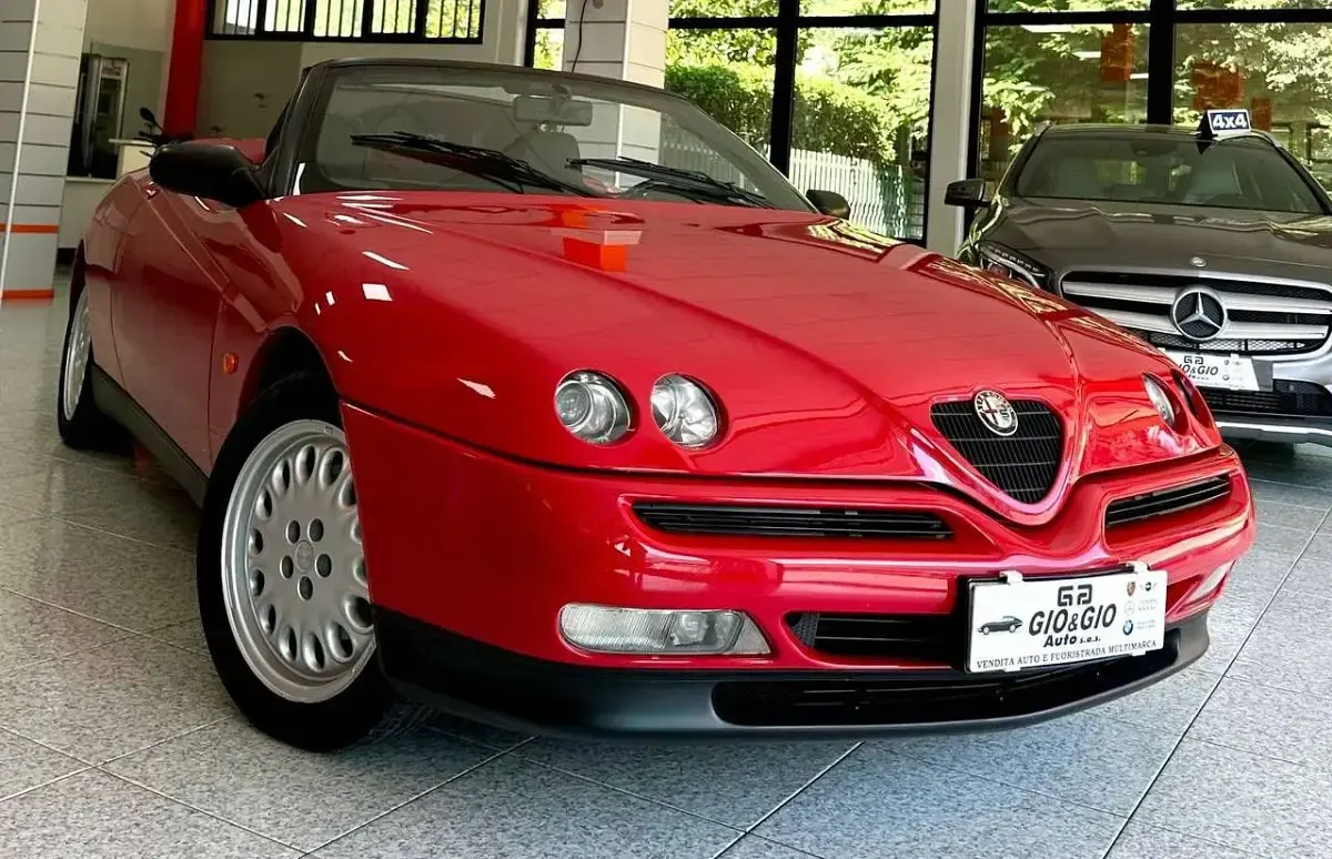 Usata Alfa Romeo Spider 150 CV (110 kW) 1997 Rosso Cabrio