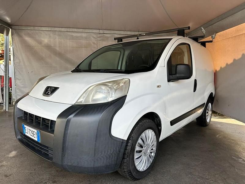 Bianco Usata 2011 Peugeot Bipper S Monovolume | 4999 € (Buon prezzo) - Immagine 1/4