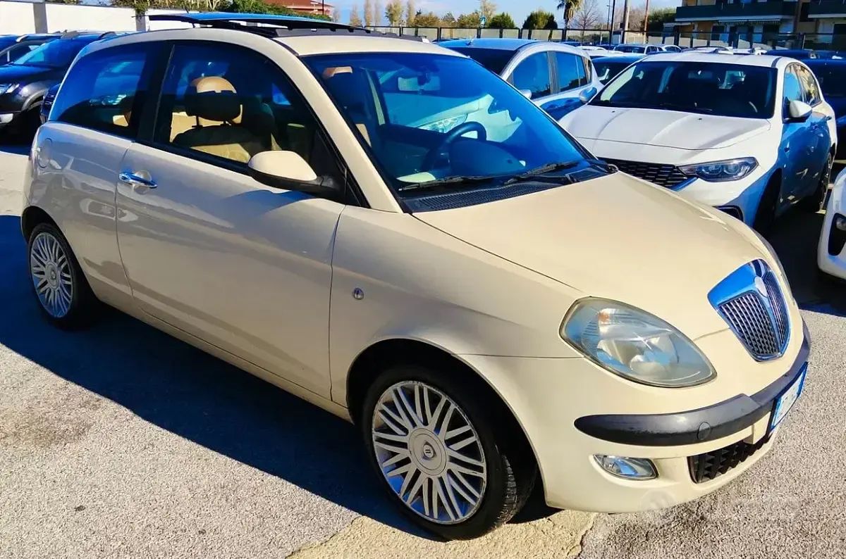 Usata Lancia Ypsilon 69 CV (50 kW) 2004 Beige Utilitaria