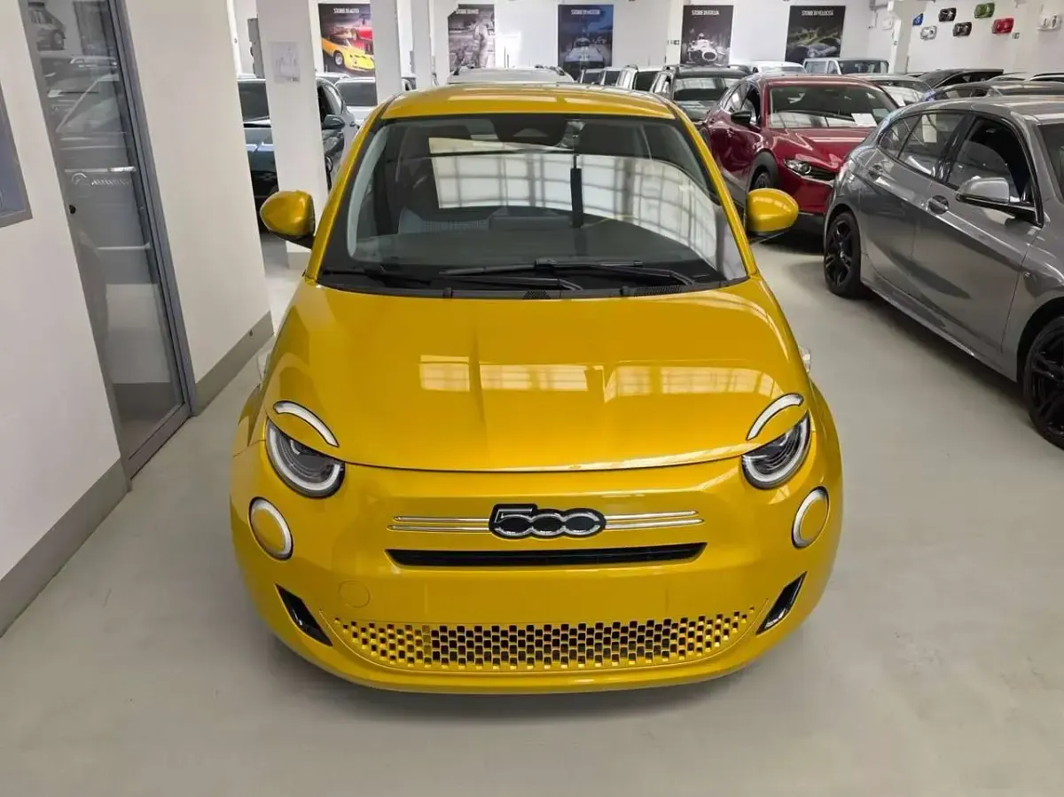 Nuova Fiat 500 65 CV (47 kW) 2026 Yellow gold Berlina