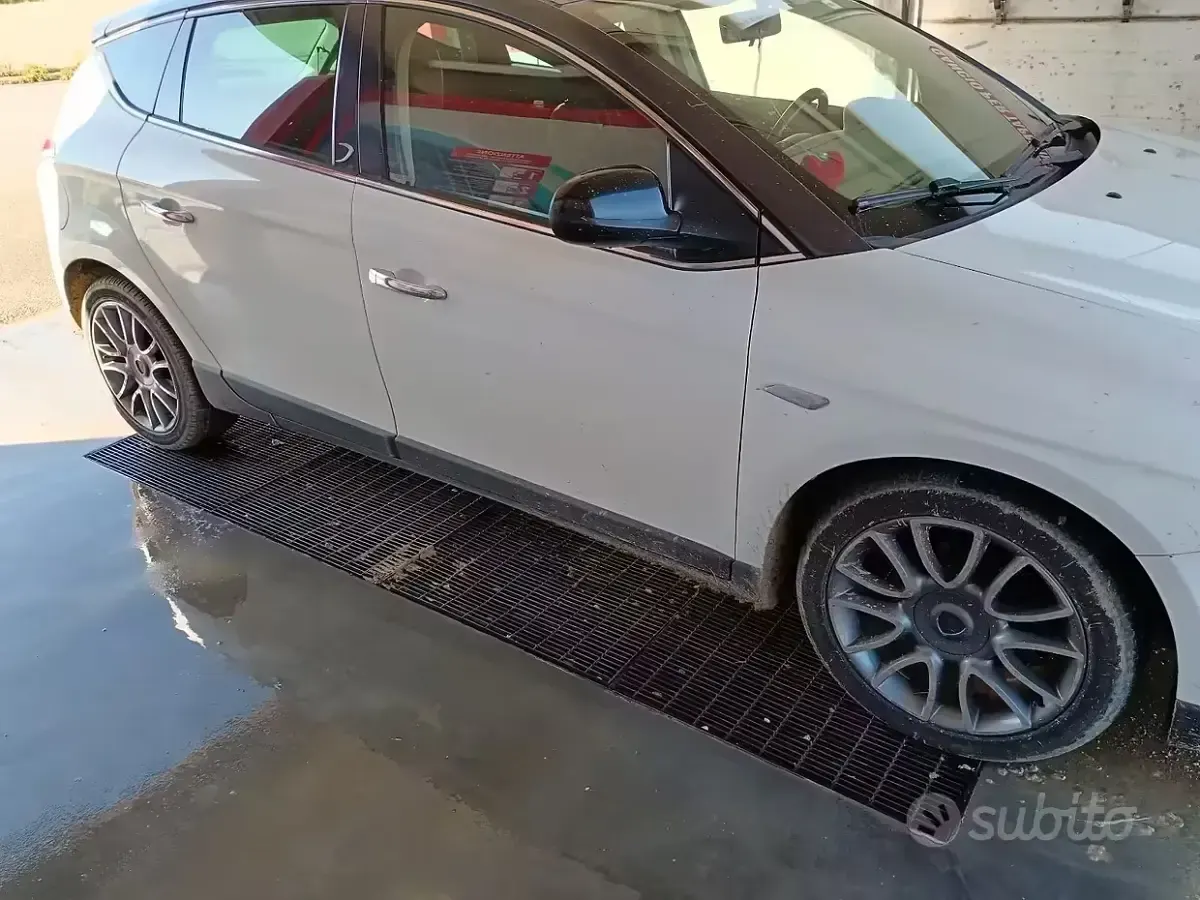 Usata Lancia Delta 120 CV (88 kW) 2010 Bianco Utilitaria