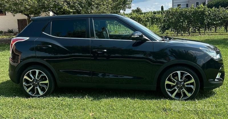 Usata Ssangyong (KGM) Tivoli 116 CV (85 kW) 2016 Nero SUV