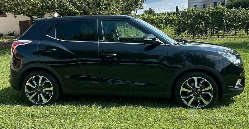 Nero Usata 2016 Ssangyong (KGM) Tivoli SUV | 6900 € (Buon prezzo) - Immagine 1/4