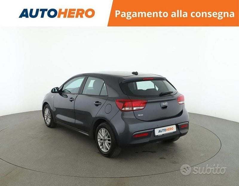 Usata Kia Rio 84 CV (61 kW) 2019 Grigio Berlina