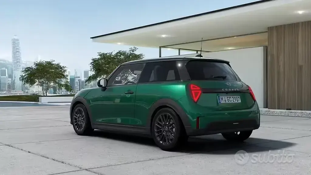 Nuova Mini Cooper Favoured 114 kW (156 CV) 2026 Utilitaria