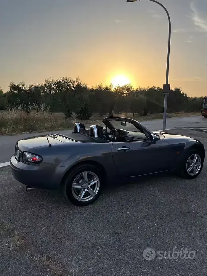 Usata Mazda MX5 126 CV (92 kW) 2007 Grigio Cabrio