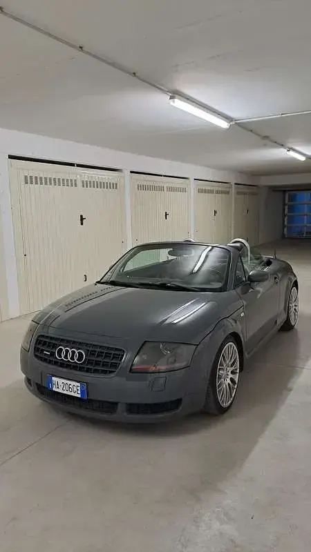 Usata Audi TT Roadster Design 225 CV (165 kW) 2000 Grigio Cabrio