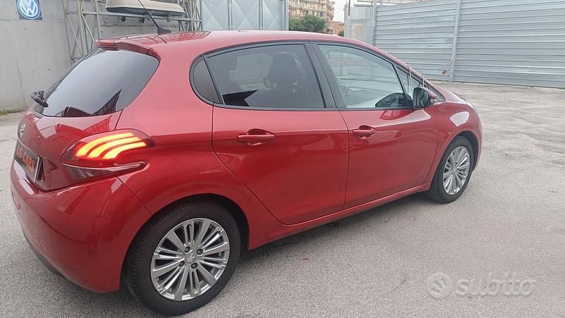 Usata Peugeot 208 Allure 2018 Rosso Utilitaria