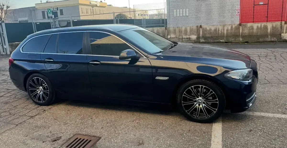 Begagnad BMW 520 184 HK (135 kW) 2014 Blå Kombi