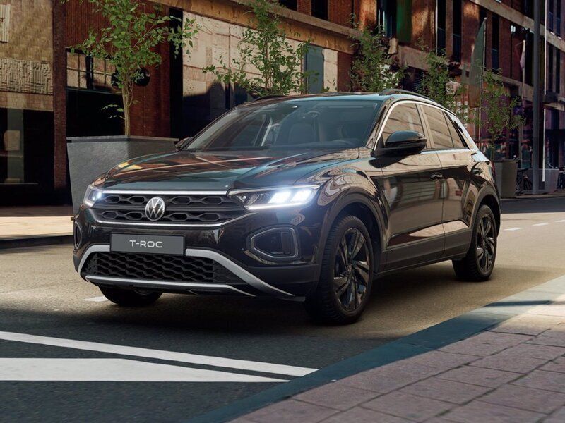 Deep black perlato Nuova 2025 VW T-Roc Life SUV | 33.950 € (Cara) - Immagine 1/4