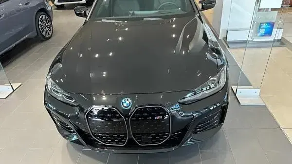 Usata BMW i4 Efficient Dynamics 350 kW (476 CV) 2024 Black sapphire metallizzato Berlina