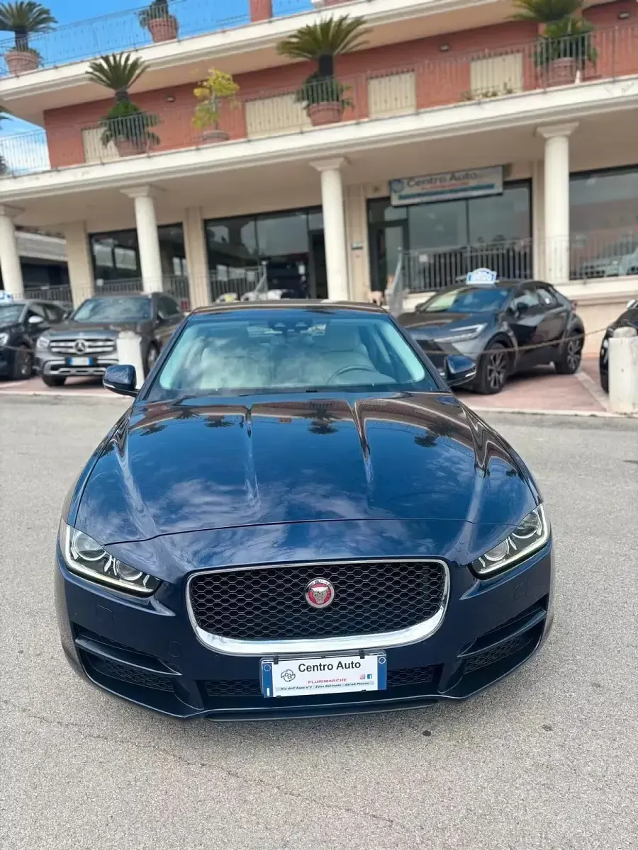 Usata Jaguar XE Business Edition 180 CV (132 kW) 2016 Blu Berlina