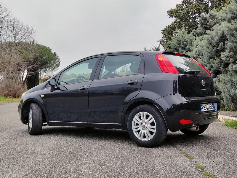 Usata Fiat Punto Lounge 69 CV (50 kW) 2017 Nero Utilitaria