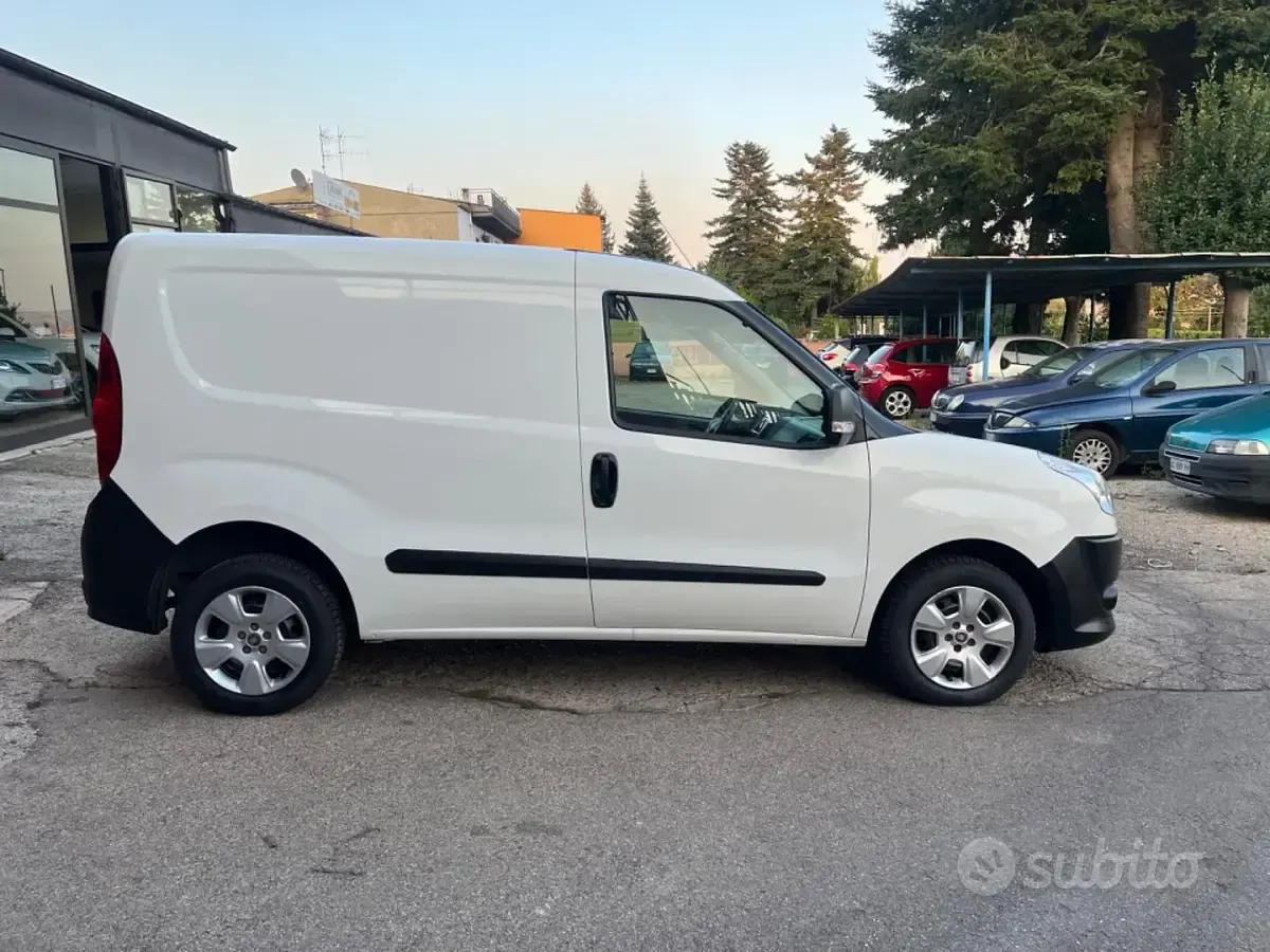 Usata Fiat Doblò 90 CV (66 kW) 2015 Bianco Monovolume