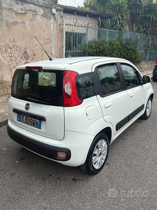 Usata Fiat Panda Lounge 69 CV (50 kW) 2013 Bianco Utilitaria