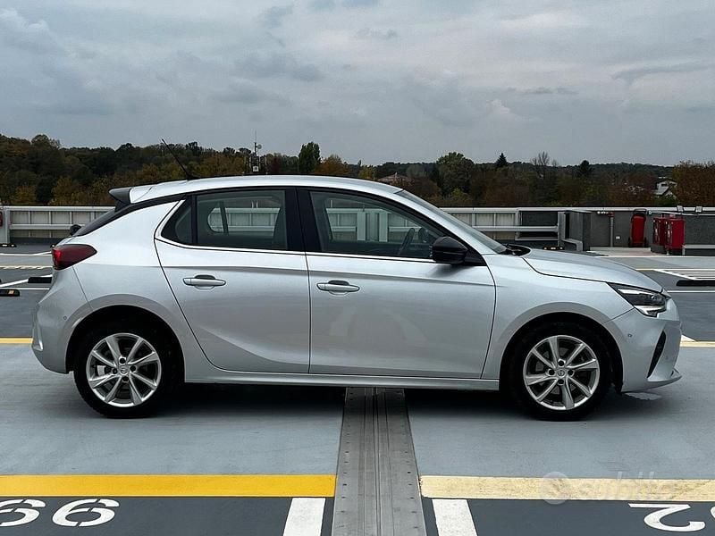 Usata Opel Corsa Design & Tech 101 CV (74 kW) 2023 Grigio Utilitaria
