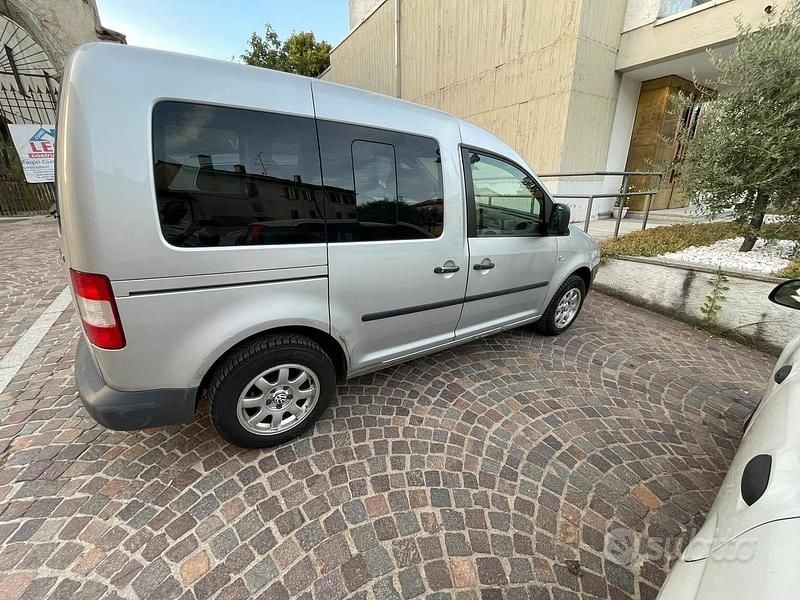 Grigio Usata 2010 VW Caddy Monovolume | 3800 € (Buon prezzo) - Immagine 1/4