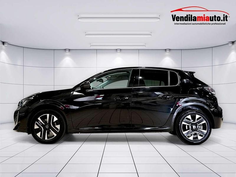 Usata Peugeot 208 Allure 101 CV (74 kW) 2025 Nero Utilitaria
