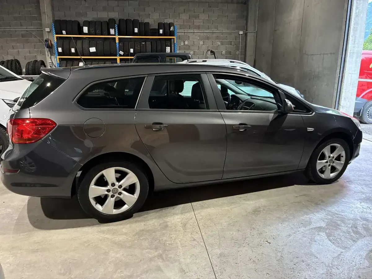 Usata Opel Astra Cosmo 110 CV (80 kW) 2011 Other Station wagon