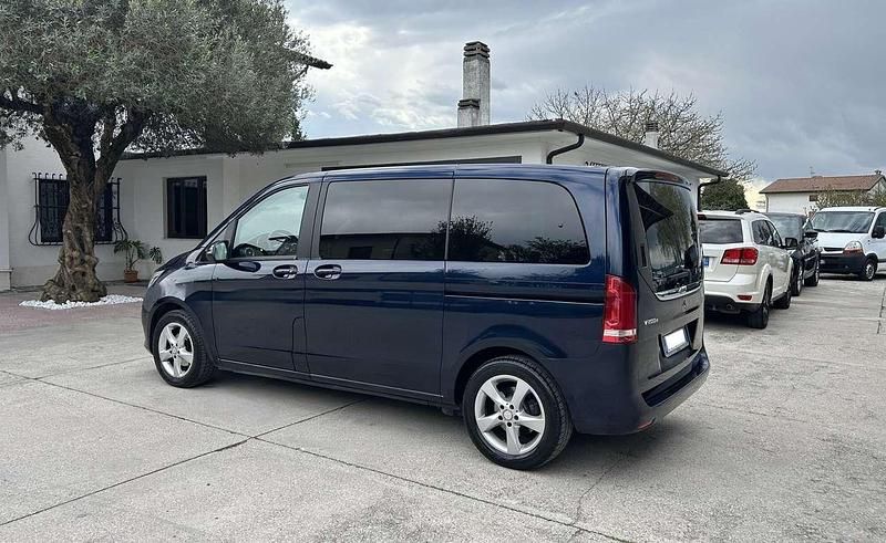 Usado Mercedes V200 136 CV (100 kW) 2016 Azul Monovolumen