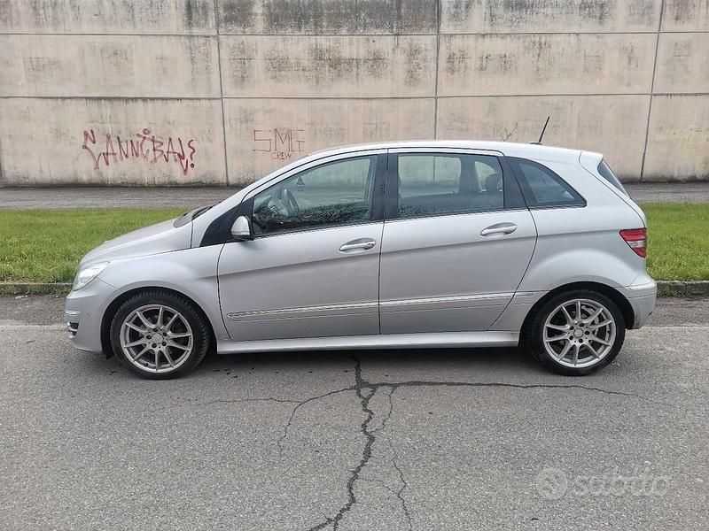 Usata Mercedes B200 2009 Grigio Monovolume